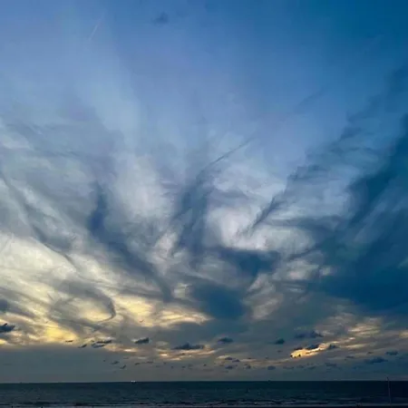 In With Sea Views Apartment