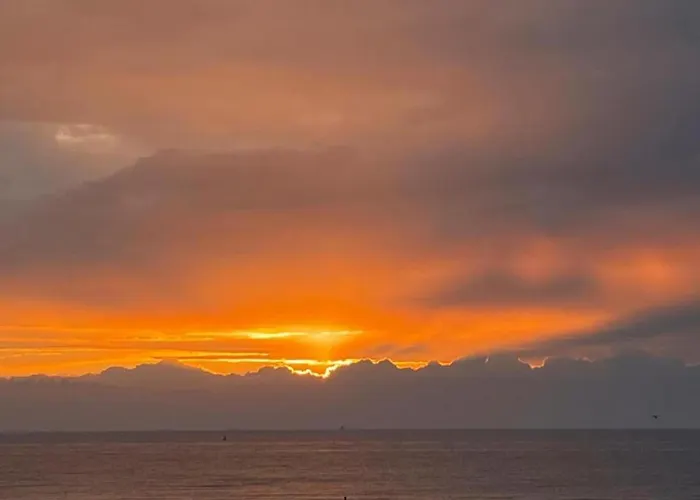 In With Sea Views Apartment